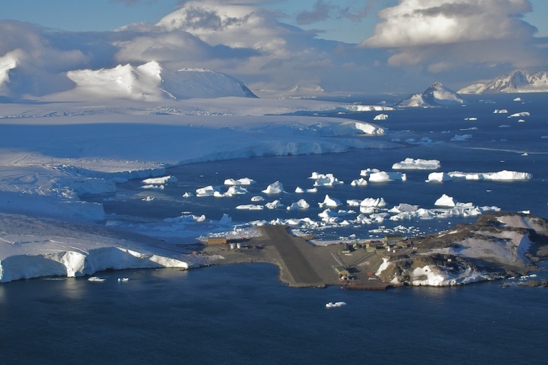 File:Rothera from Piercy (1) Jan08.jpg